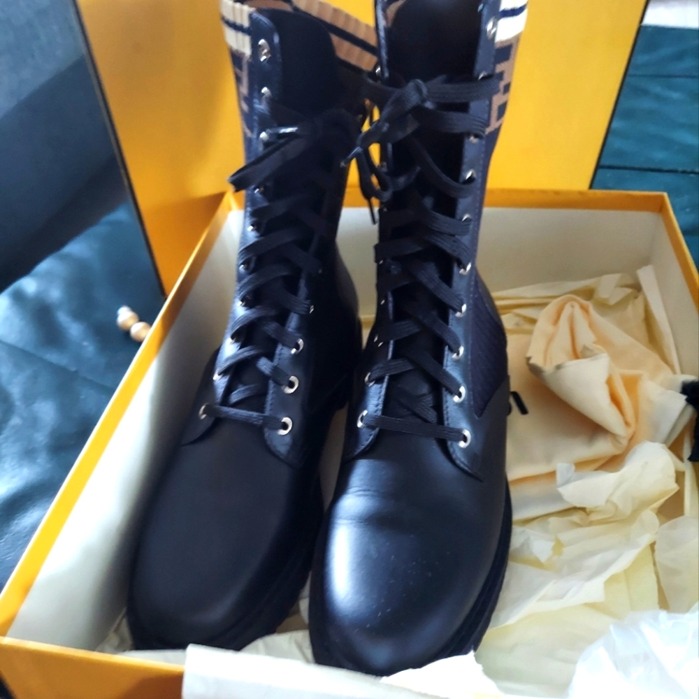 Fendi combat boot Tab nero marino 40euro